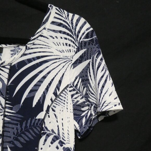 SAMI & JO | large | Navy & White Floral Pattern Short Sleeve Dress | Scoop Neck - Picture 5 of 16